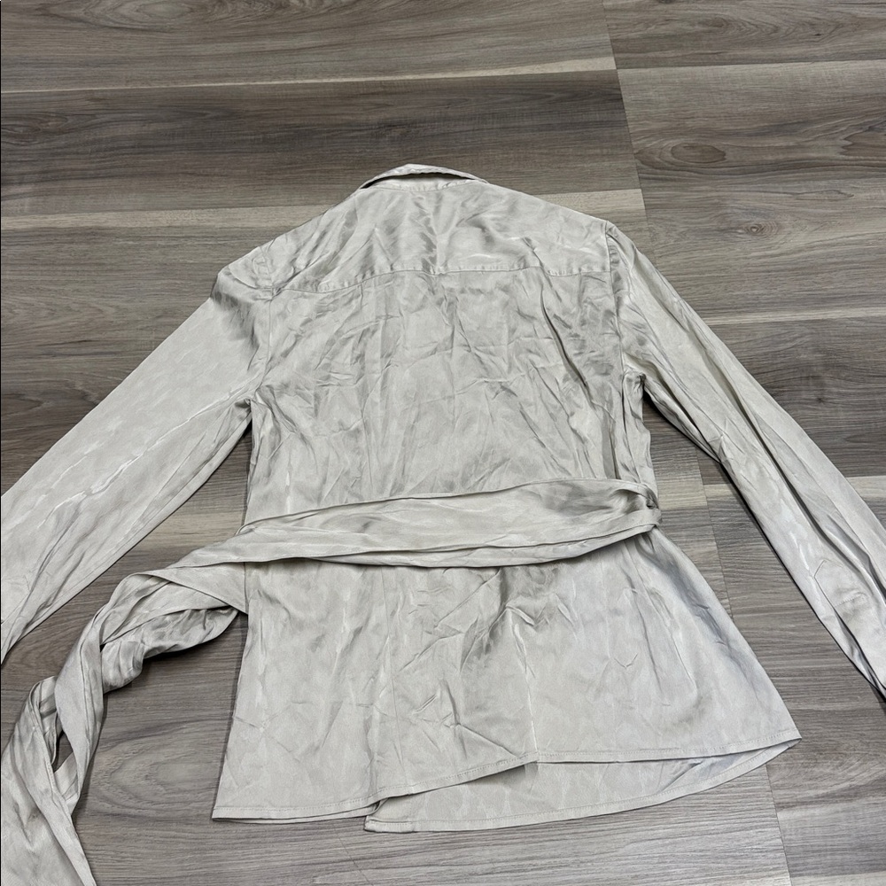 Ann Taylor wrap blouse size 12 - Picture 7 of 7